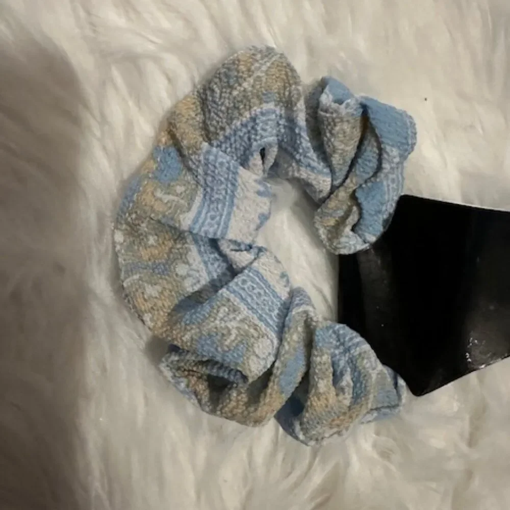 White & Light Blue Flower Scrunchie  7934 - KIDS  handmade  NWT Boutique